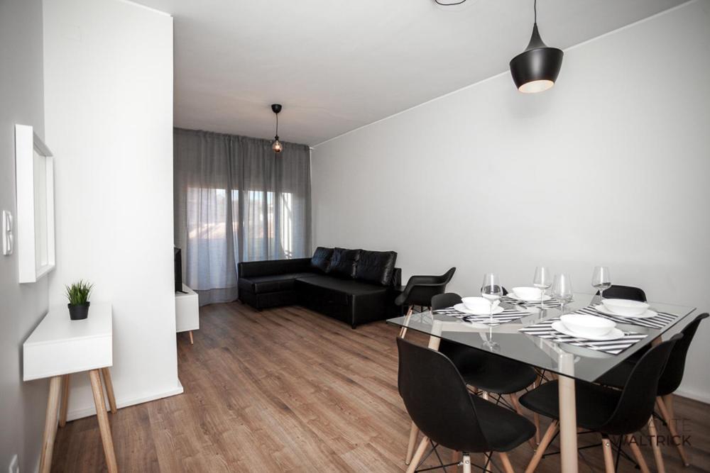 Downtown 3 Bedroom With Balcony - Quiet Street - Family Friendly - Groups Порту Екстер'єр фото